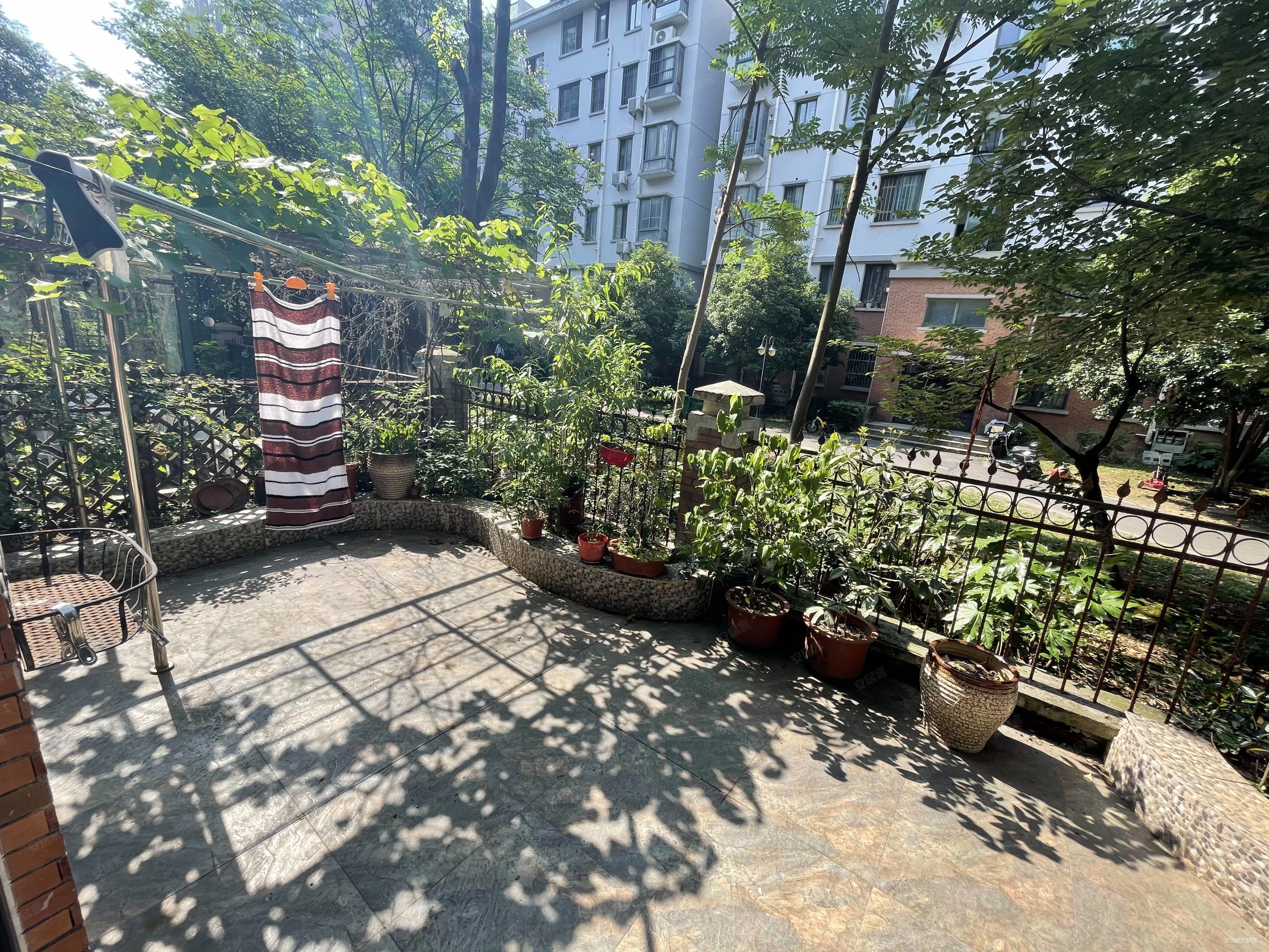 维也纳森林花园 1楼 带30平花园大两房 环境优美 南北