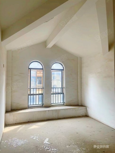 彩虹郡(2期)洋房带大露台 单价低 客厅镂空 双层