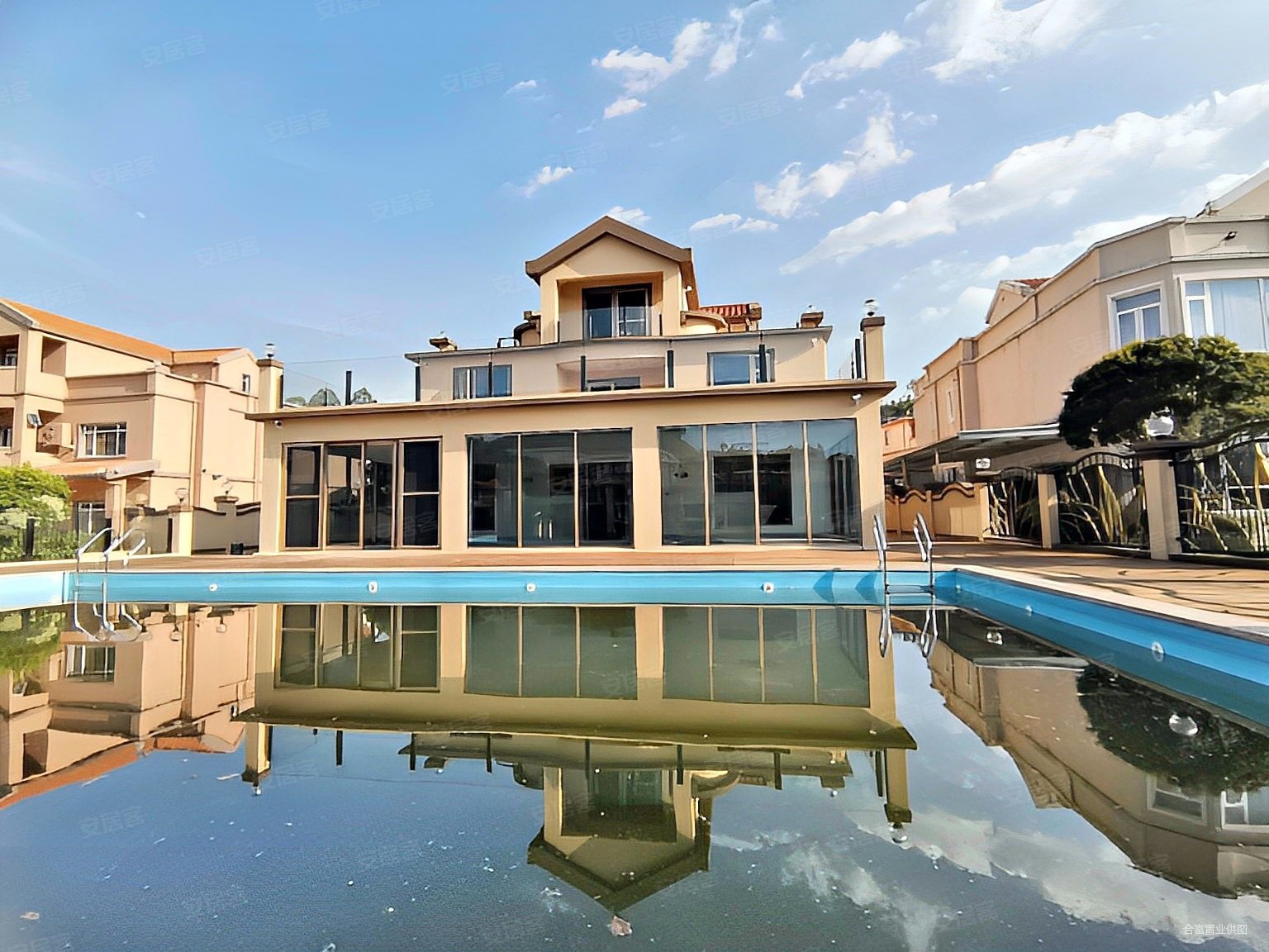 海逸豪庭(别墅)8室3厅8卫485㎡南北3800万