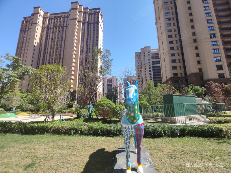 高新畔中航华府全新精装三室88加送21平南北通透急售