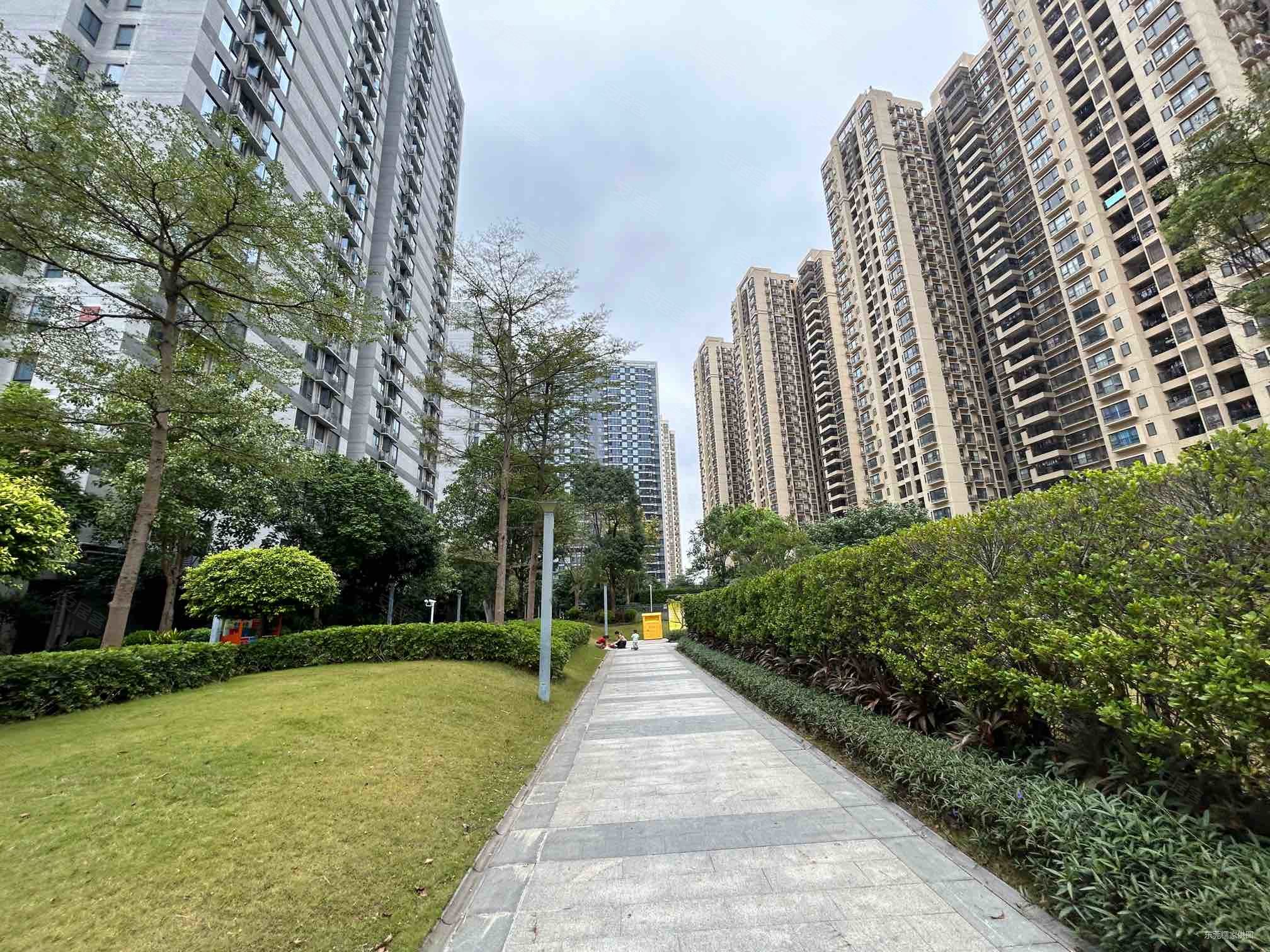 万科中央公园商住楼近地铁车位充足满二交通便利