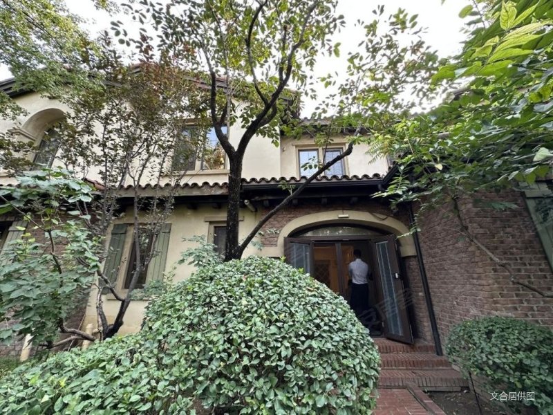 北京房产网>北京二手房>顺义二手房>中央别墅区二手房>龙湖滟澜山>