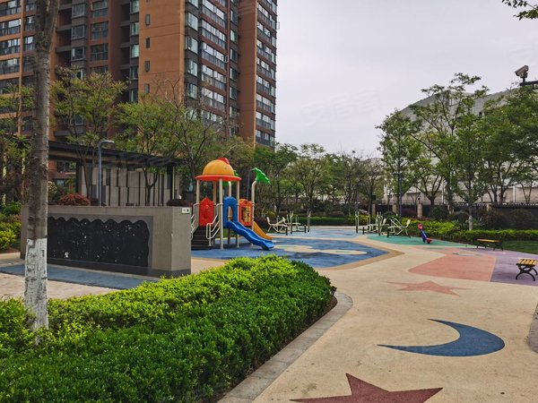 地铁口白马小区43医院旁海伦堡中央广场精装3房低于市场价急租