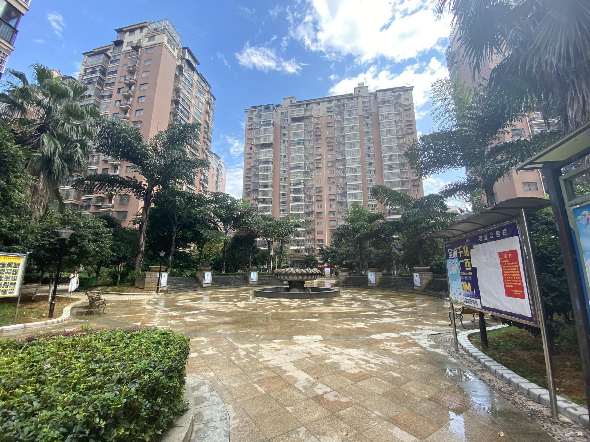 柳南万达附近银山旁龙城华府电梯13楼