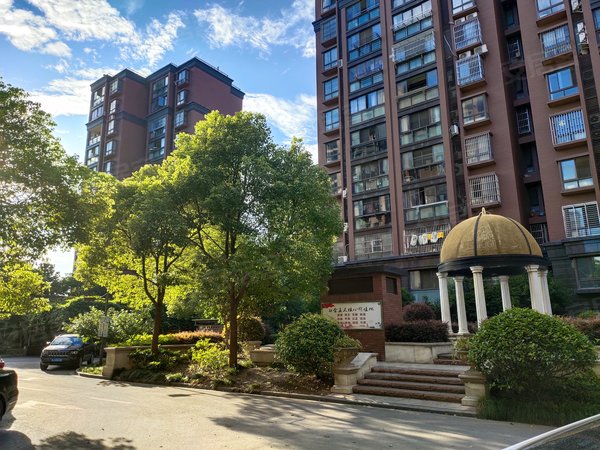 上海青浦重固逸皓华庭(公寓住宅)逸皓华庭两房精装修低价出租3200每月