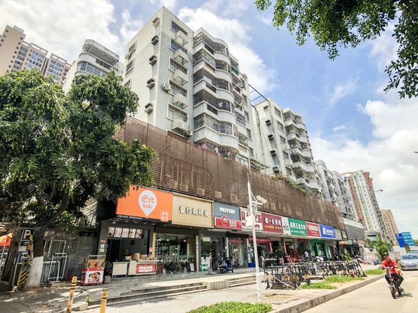 深圳宝安新安黄金台小区上川站沃尔玛旁黄金台小区花园小区普装三房