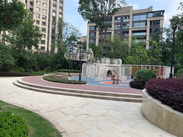 重庆渝北照母山约克郡壹號湖畔壹号湖畔,光环商圈边上,轻轨5号,多条