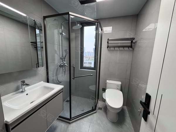 海宁长安镇农发区万城杭悦府下沙奥莱 杭悦府 精装修3房2卫 可合租 拎包入住 有密码出租房源真实图片