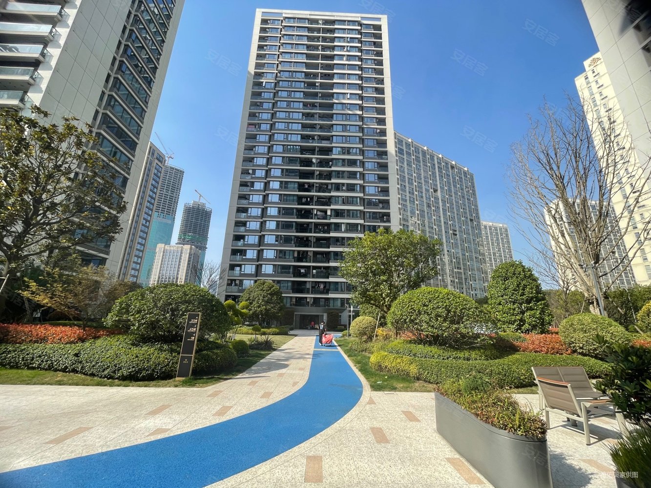 钱江世纪城,滨江御虹府,次新房精装4房,品质好,诚心出售