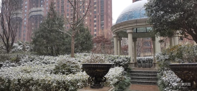 地铁口伟业公馆高层视野开阔,满二诚心卖价格可以大刀