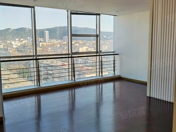 济南市中七里山紫宸大厦居民楼玉函路济大路交叉口,民生银行楼上紫宸