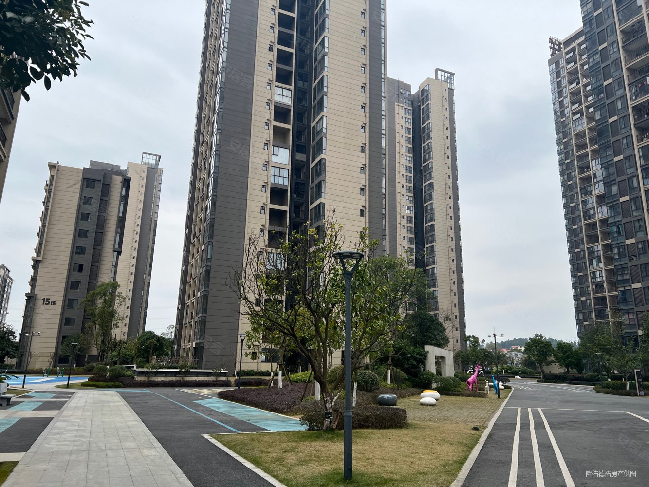 联发悦溪府 小区中间位置 中间层 清水四房