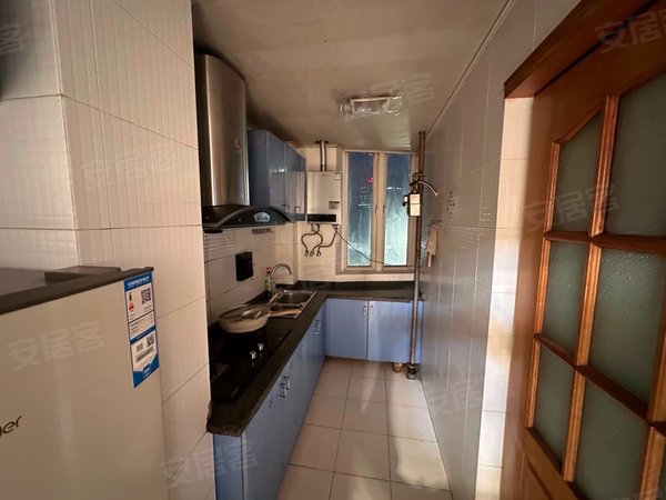 重庆江北五里店龙庭蓝天苑五里店一室一厅1500 干净整洁 近轻轨200米