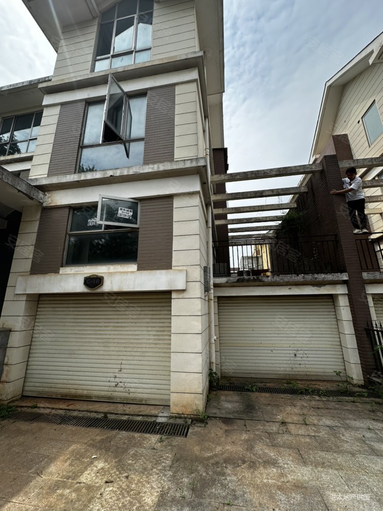 普瑞斯堡独栋别墅 毛坯 大花园