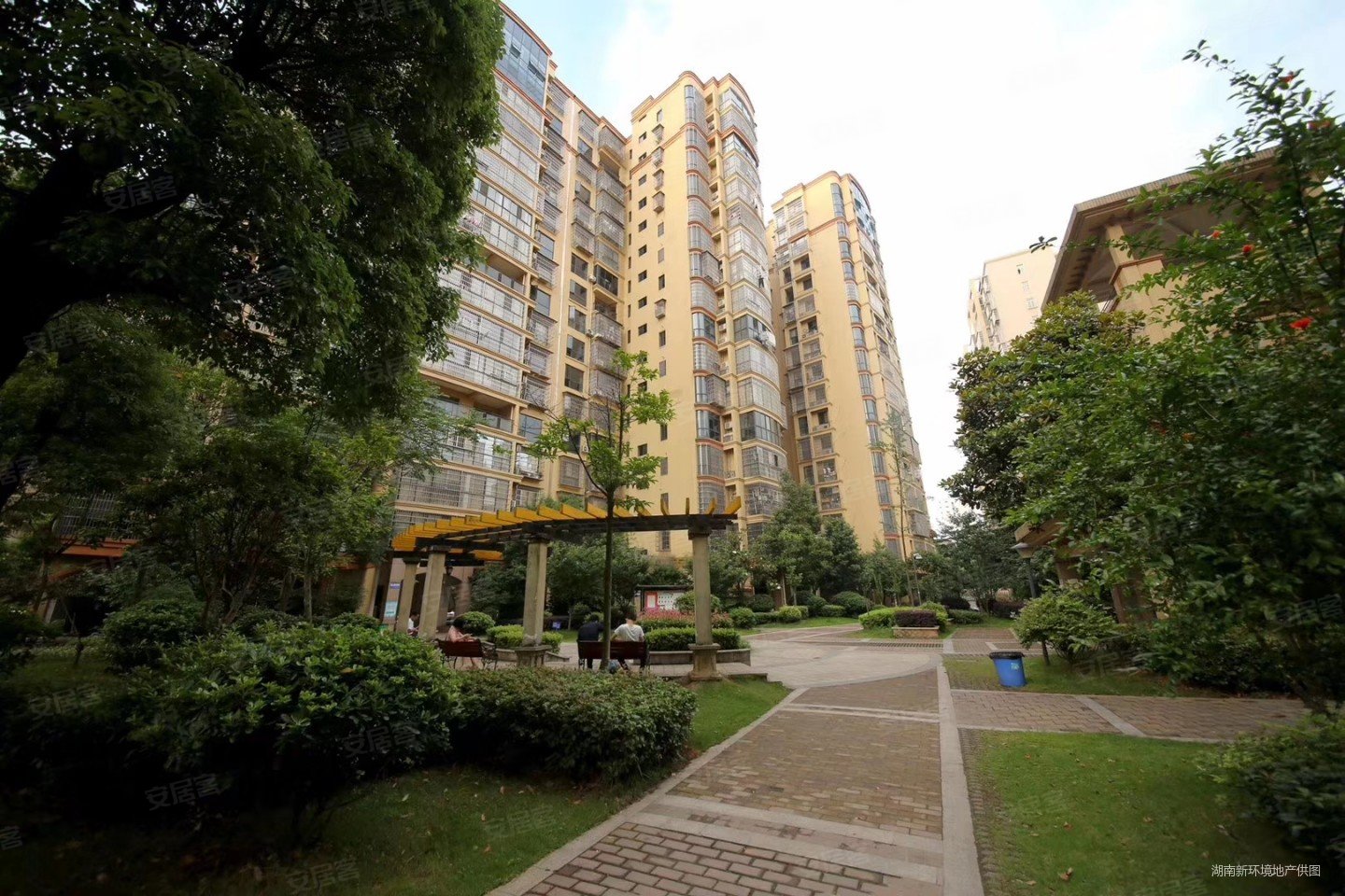 康斯丹郡3室2厅1卫87.16㎡南88万