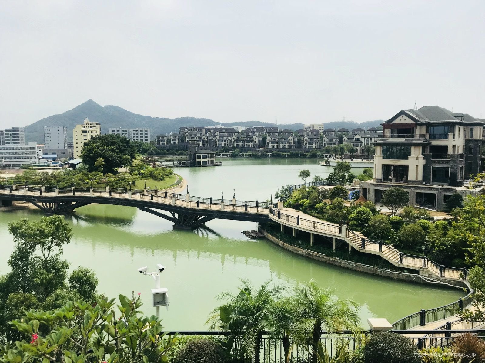 临深长安莲花山下莲湖山庄4室4卫上叠别墅视野开阔明亮