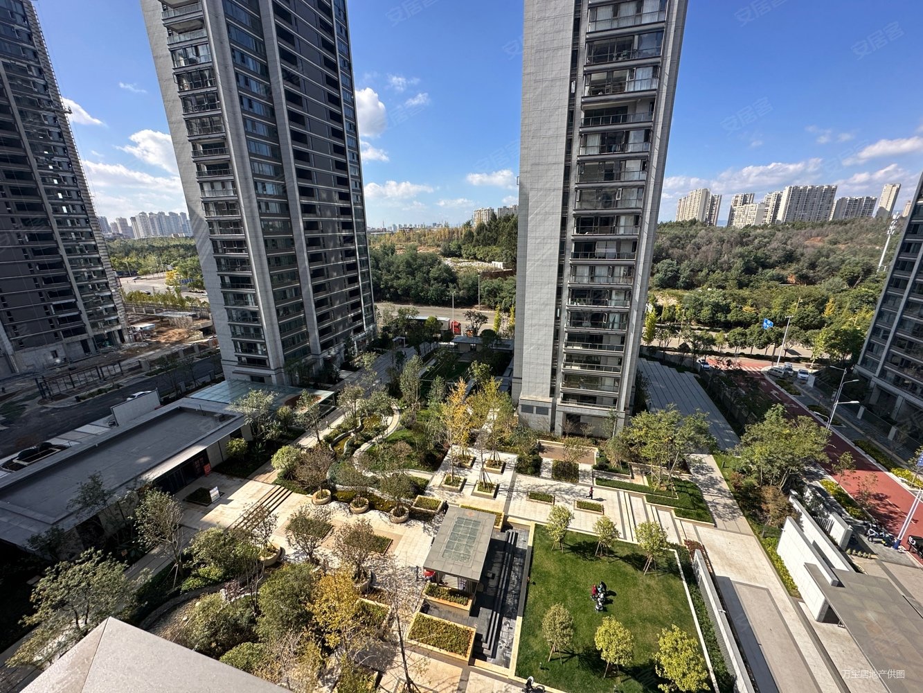 地铁口板式小高层单价8000起拎包入住赠送车位房东急售