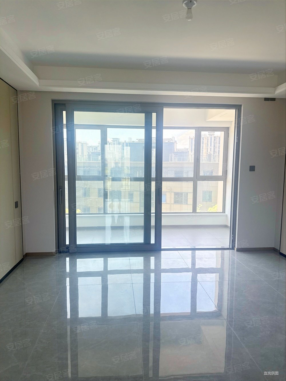 龙信御澜氿溪 交通便捷 近地铁 精装修 南北通透 次新房