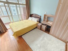 青岛城阳区政府房董,首月免租!地铁旁华四小区独立阳台低楼层南向付款灵活出租房源真实图片