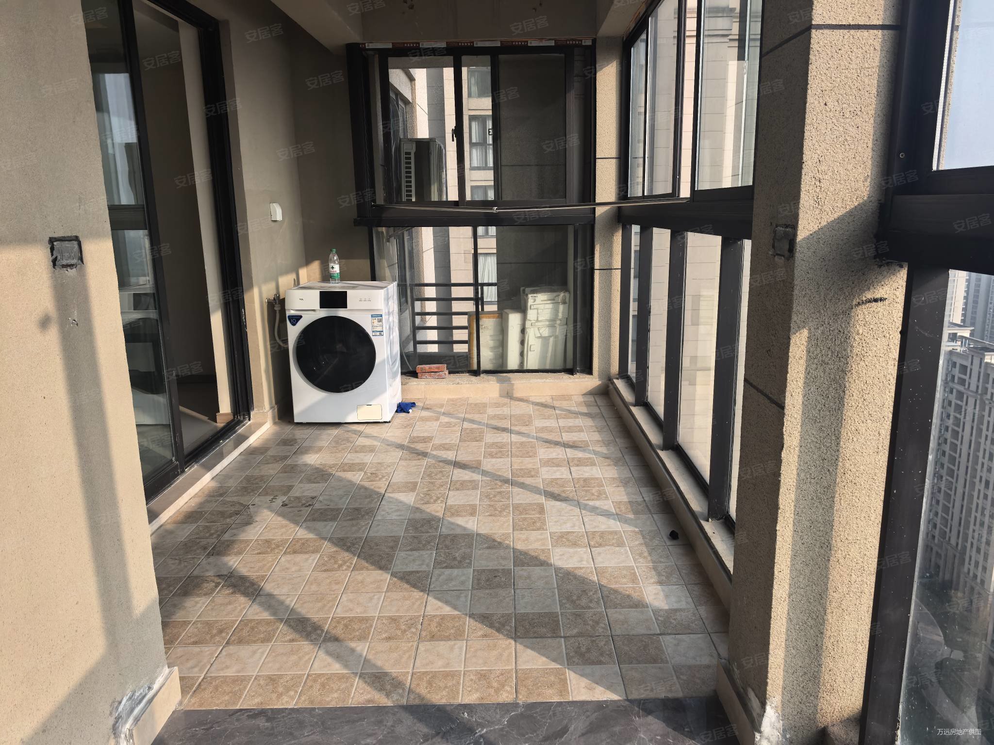 赞成名仕府4室2厅2卫119㎡南106万