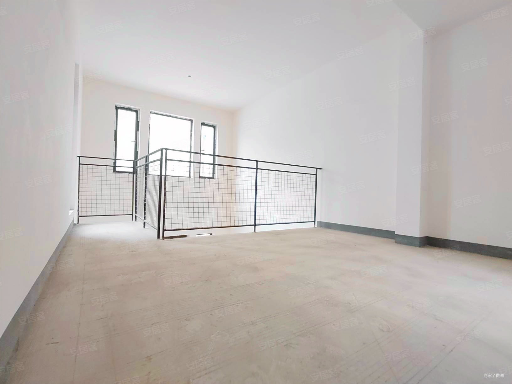 荣盛滨江华府紫麟府(别墅)4室2厅3卫147㎡南北135万