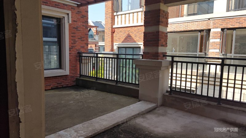 太和国建红郡湿地公园旁, 三层大别墅加地下室出入方便!