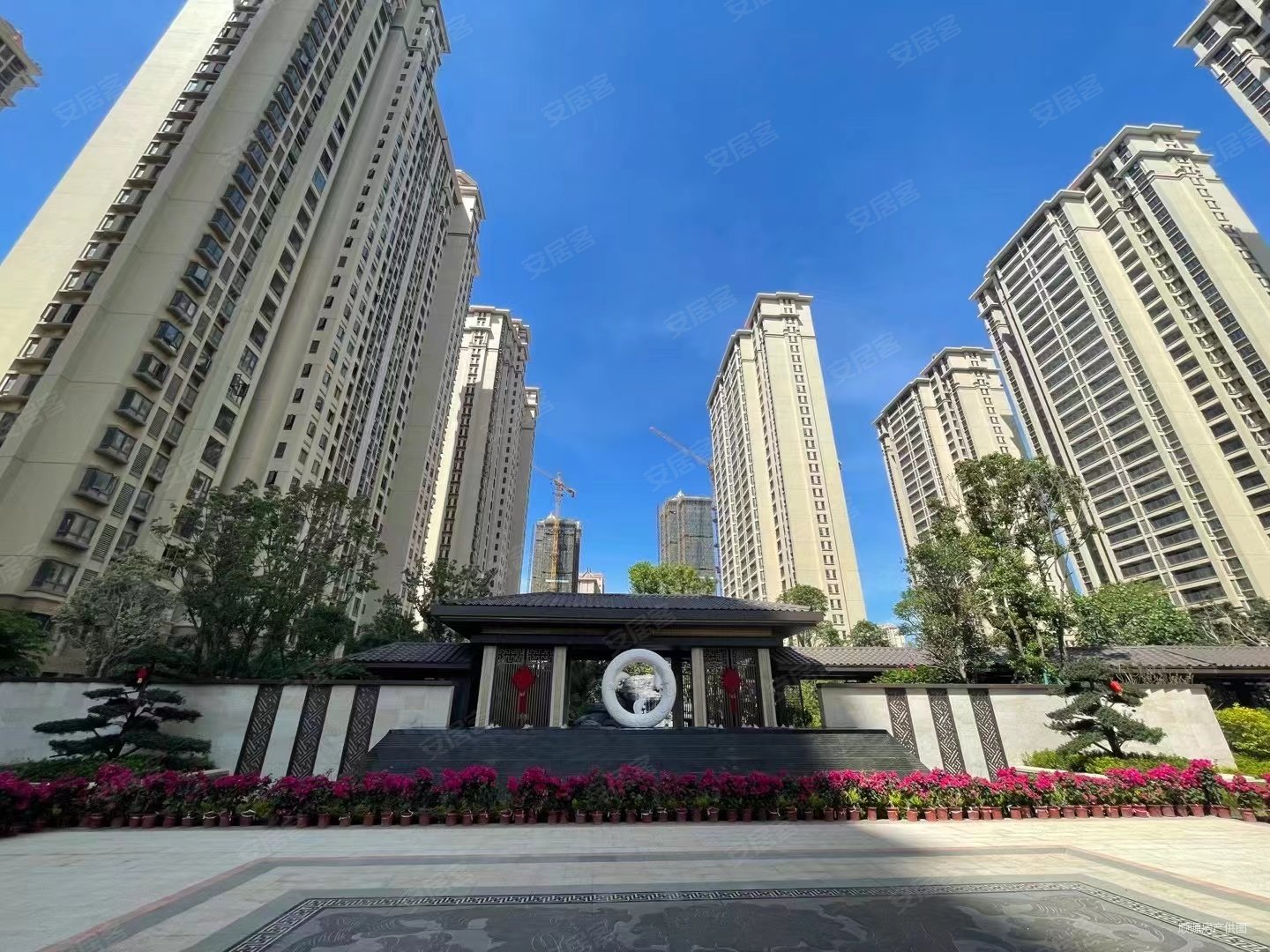 支付33万买御湖湾装修四房二厅可过户南北通透户型