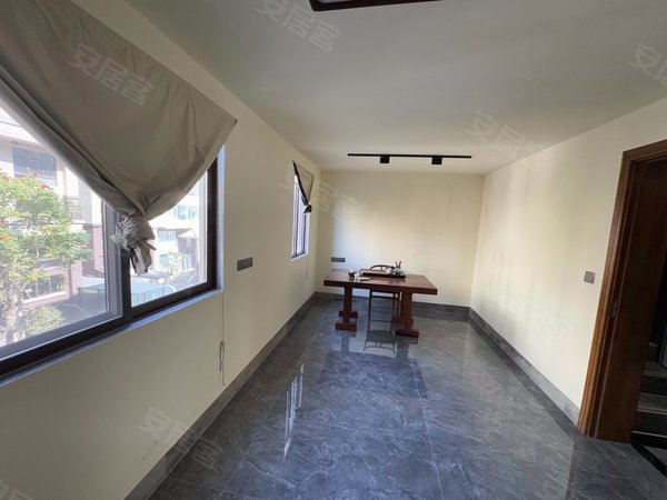 南宁良庆五象大道紫金城北区(商住楼)大别墅出租!豪华家具家电齐全,有露台有花园,可自住可商用!出租房源真实图片