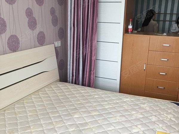 嘉兴海盐城区上城春天里上城春天里单身公寓高档装修.家电齐全.