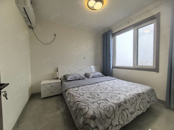 日照东港新市区安泰名筑安泰名筑豪装三室 带车位 家具家电齐全 拎包入住随时看房。出租房源真实图片