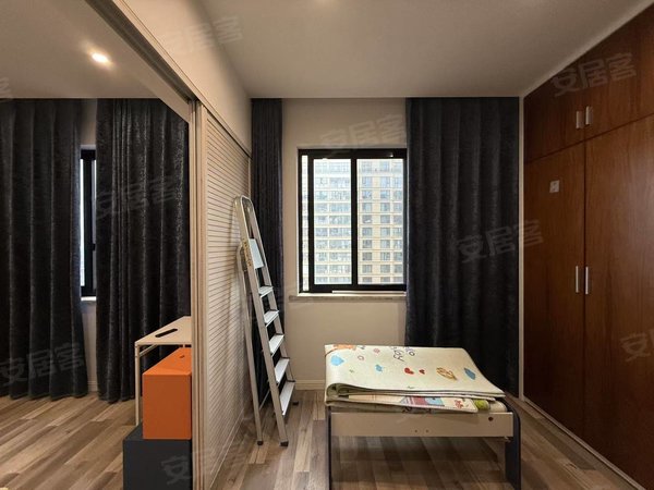 金华永康永康市区万鸿名城溪心方向小区，两室，可当三室，包物业车位，家具齐全，拎包入住出租房源真实图片