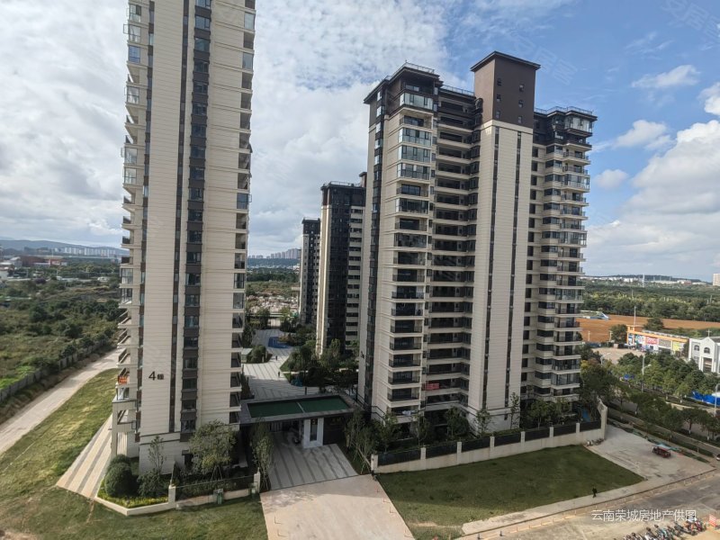 红星天悦两梯四户 精装三房100万挥泪卖