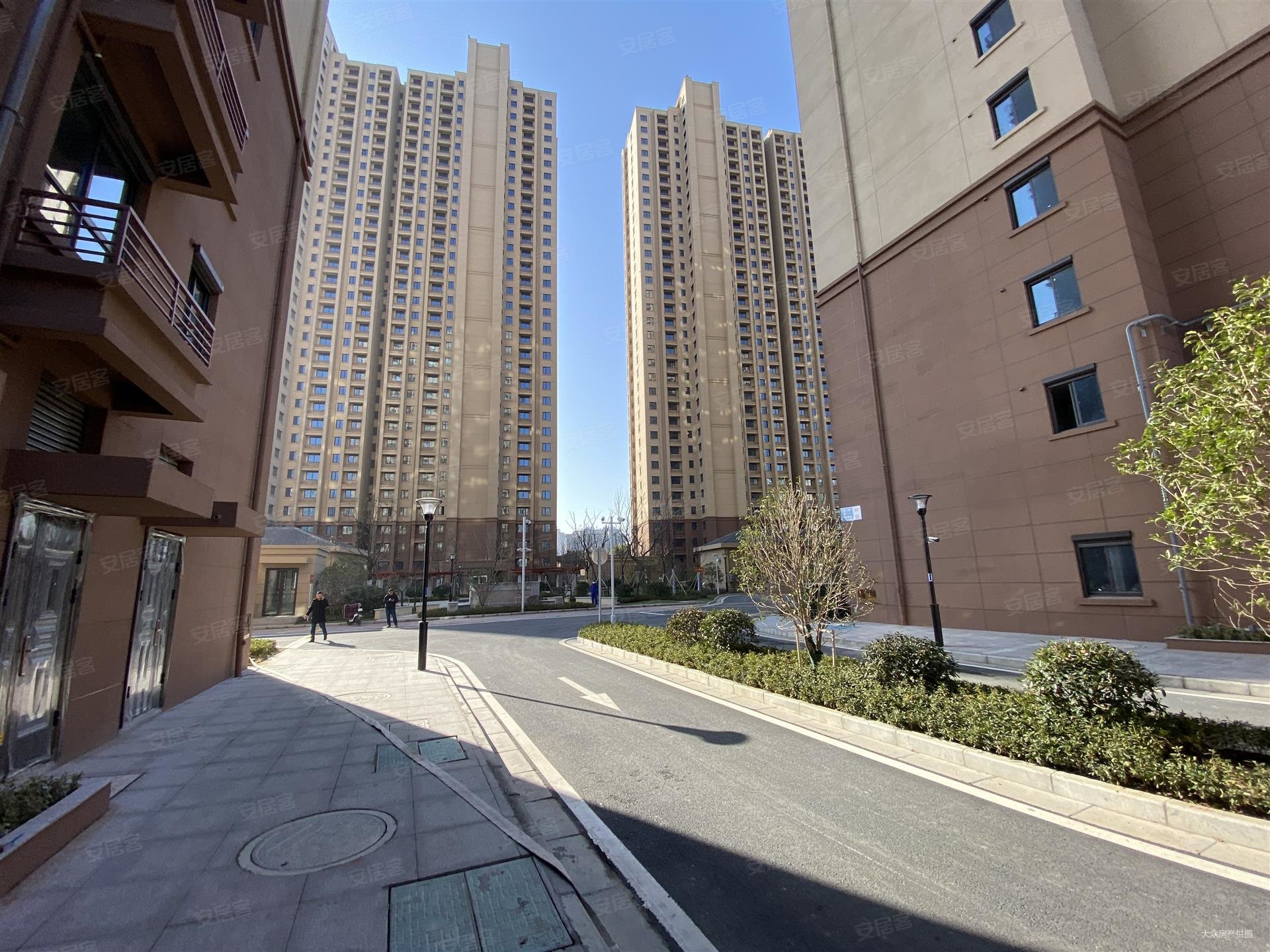 西郊佳苑2室2厅180.00万