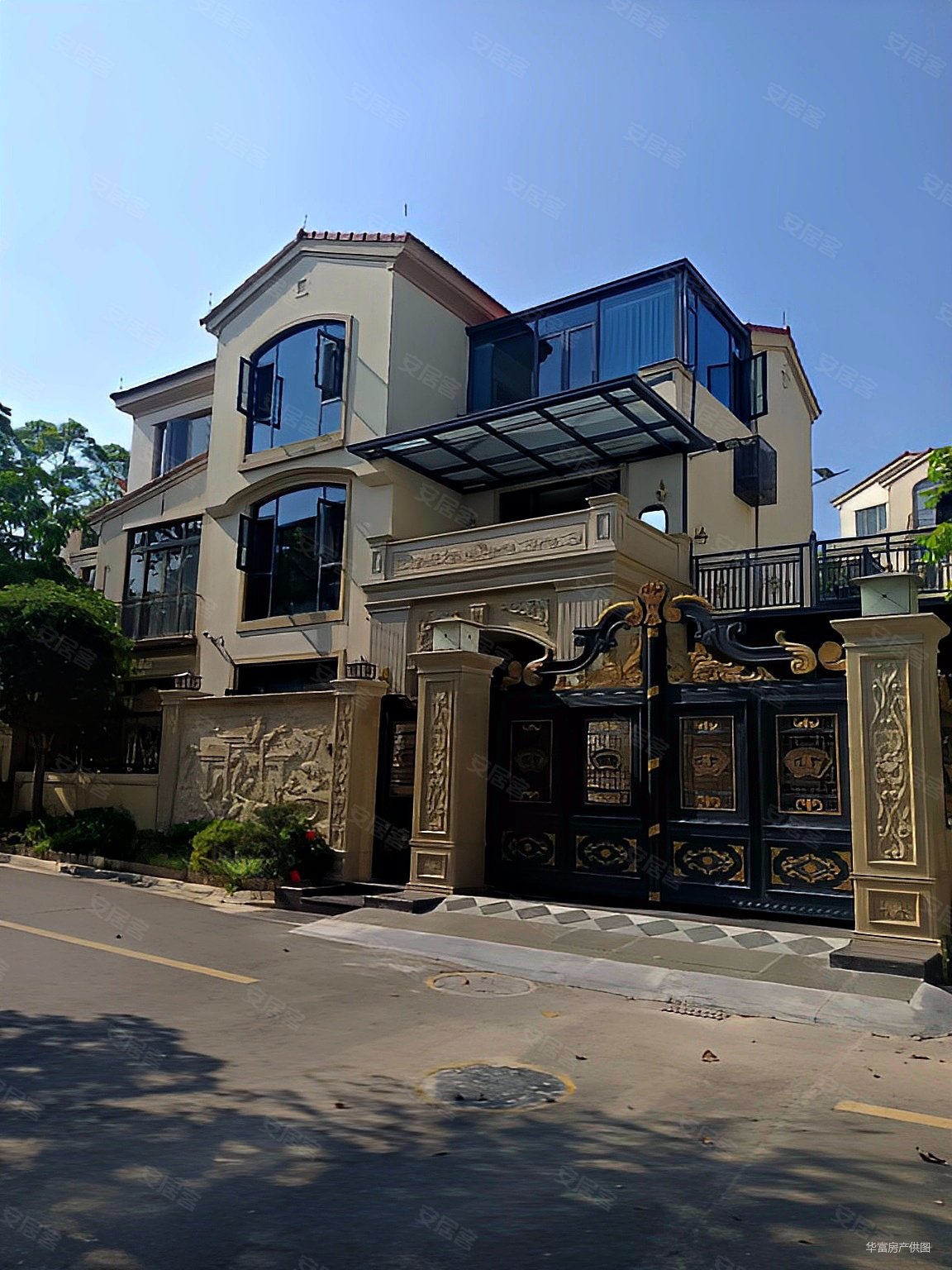 碧桂园边位别墅带200多平大花园五房诚心出售