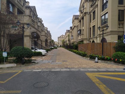 保利蔚蓝林语(公寓住宅)