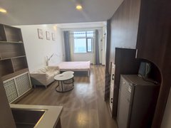 青州青州城区泰华城香江大厦！精装电梯南向公寓！家具齐全！领包入住！1200月出租房源真实图片