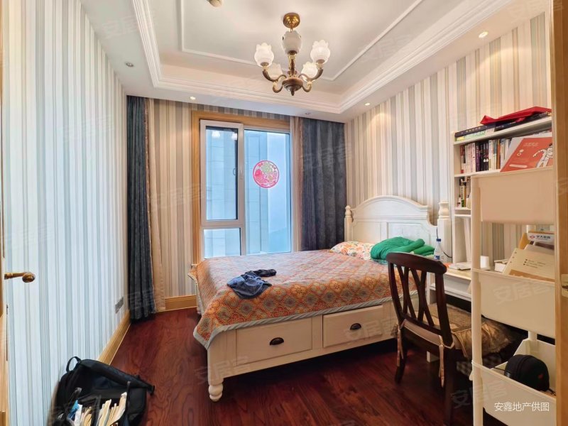 一线海景豪华装修,南北通厅四室三卫,采光充足,万达海公馆(甘井子)