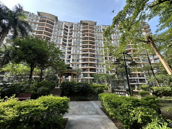 广州花都镜湖大道云峰花园9号线地铁口,小区环境好生活交通便利,看房