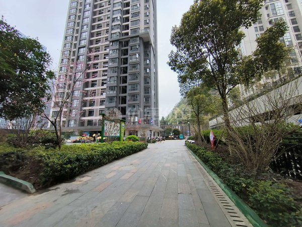 贵阳云岩未来方舟中天甜蜜小镇2组团押一付三中天甜蜜小镇精装1700元