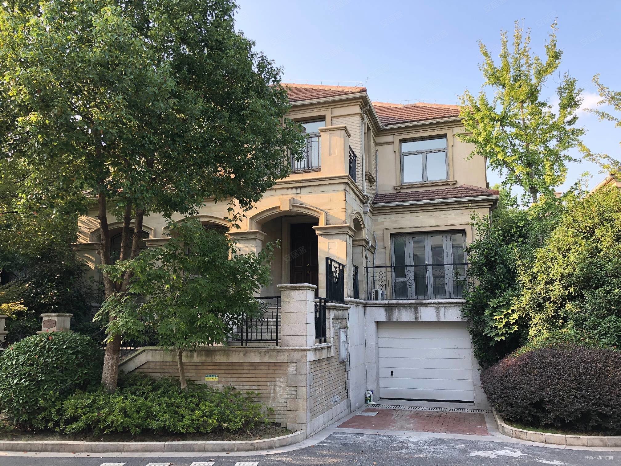 轨交房 钥匙房,久事西郊名墅二手房,3100万,5室3厅,4卫,464平米-上海