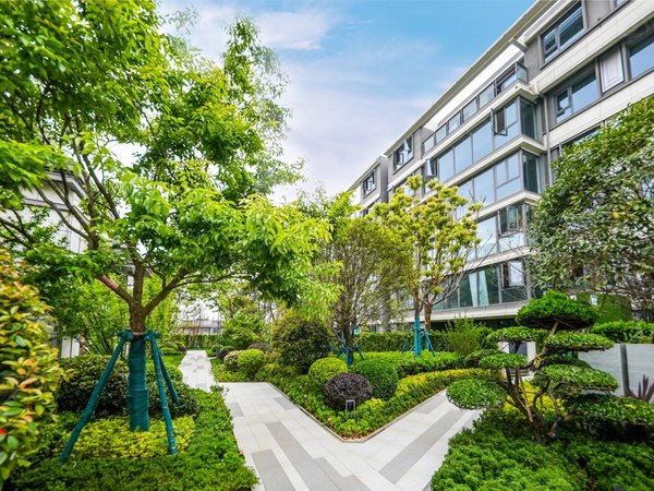 昆明呈贡建工新城俊发蓝湖俊园房东急租 拎包入住 房子干净 清爽 采光