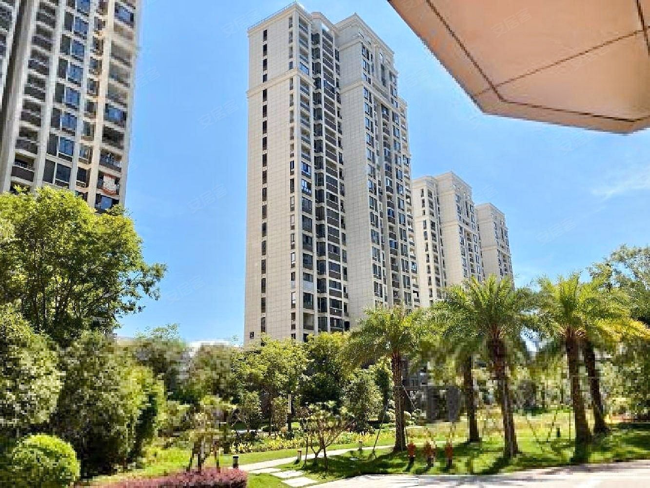 霞镜新城三区3室2厅1卫52㎡南北172万