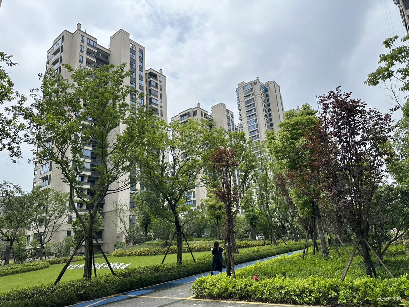 越秀悦映城,边套全明,带车位,楼层佳,地铁口200米