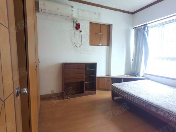 磨碟沙地铁口电梯中层大三房家私家电可做员工宿舍