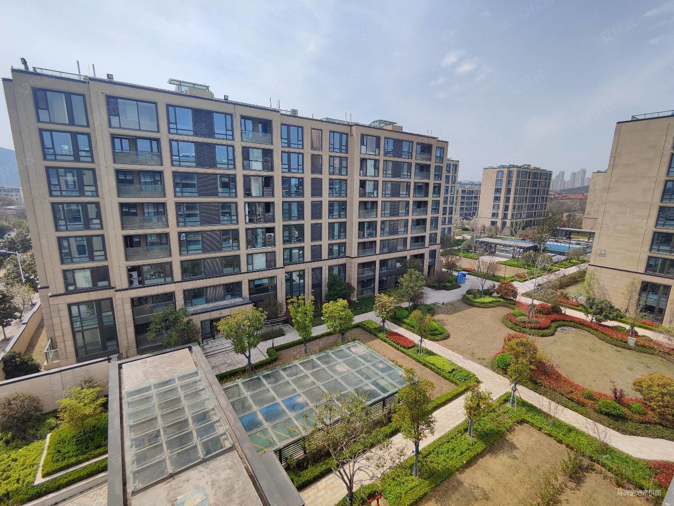 蓝城兰园4室2厅3卫166.03㎡南北215万