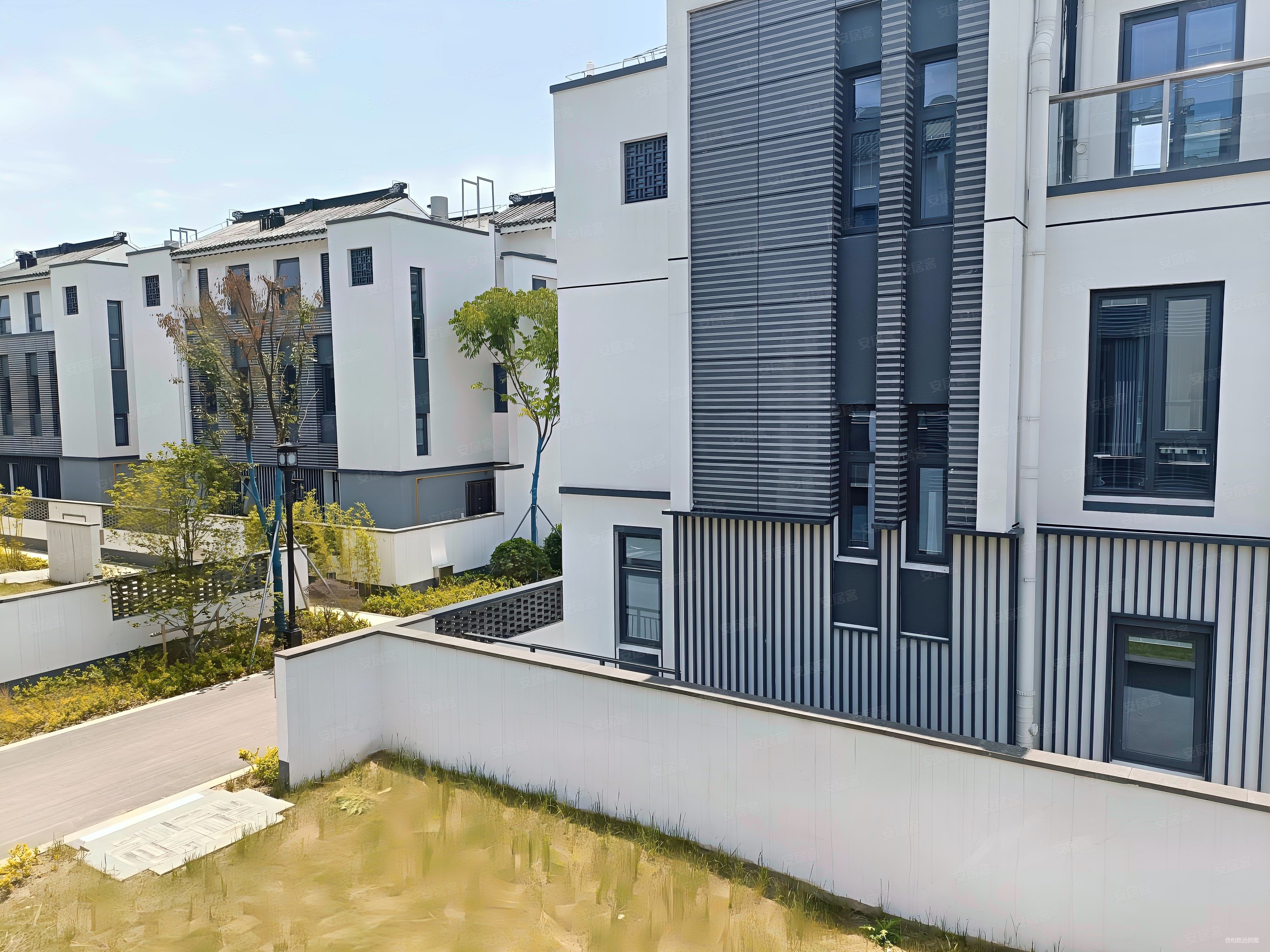 低于市场价200万,湖光山色别墅二手房,372万,5室2厅,4卫,265平米-苏州