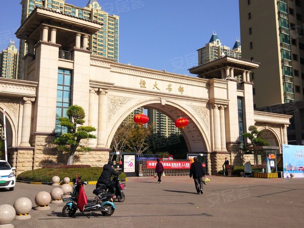 邹城济宁恒大名都北湖一中东邻恒大名都精装出租2200元 拎包入住