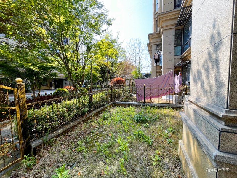 急售石梅附近香榭丽墅毛坯三房底楼带院子电梯花园洋房