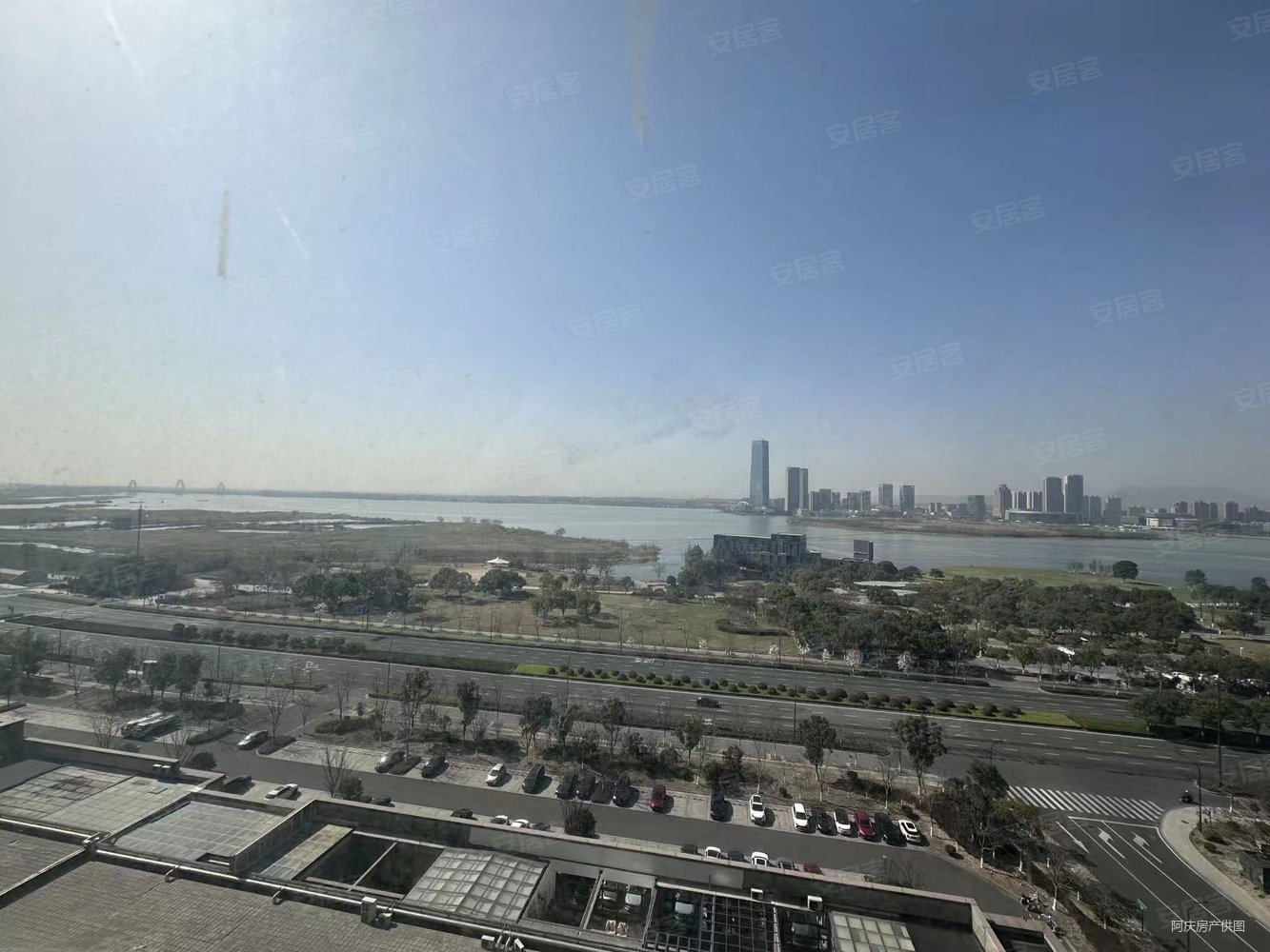 城东优湖美地湖景房13楼毛胚3室2厅两卫122平248万