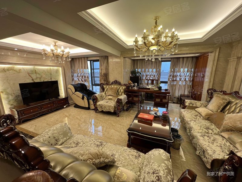 新出 保利香槟 顶层复式楼 欧式精装修 使用面积大 泰禾广场